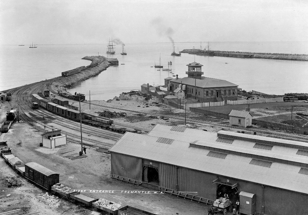 Entrance to Fremantle Harbour ca.1899 - State Library of Western Australia 012479d