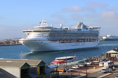 Golden Princess departing 22Mar18 (450x300)