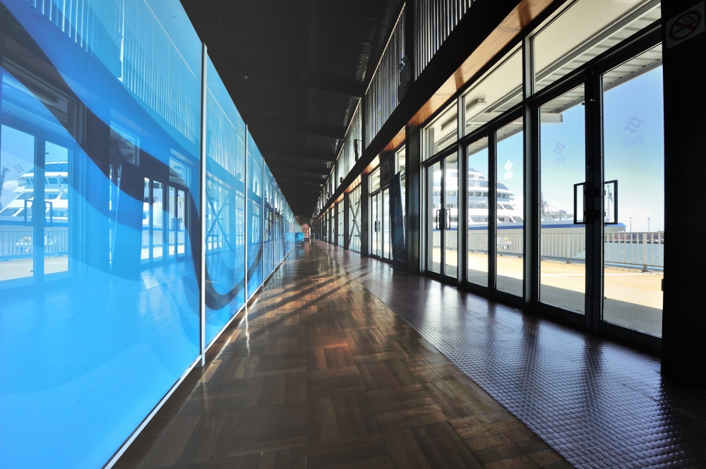 Fremantle  Passenger Terminal Customs Hall glass screen 1 (1000x665)