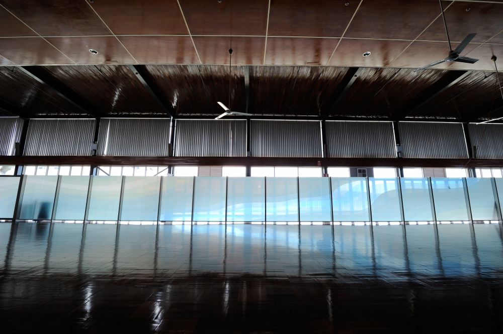 Fremantle  Passenger Terminal Customs Hall glass screen 2 (1000x665)